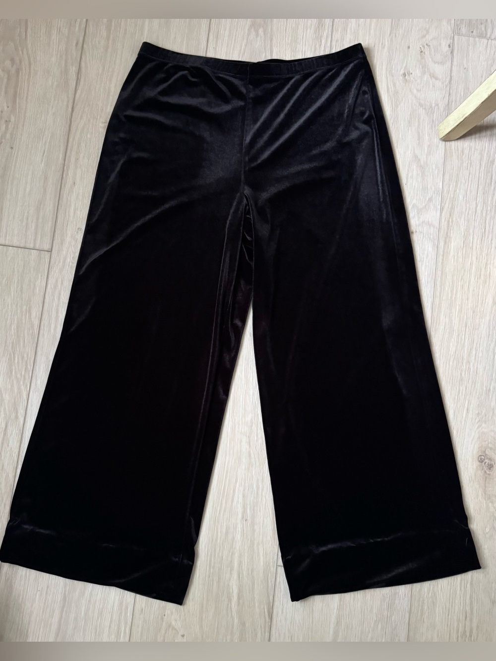 Women’s black velour wide leg petite dress pants size Large